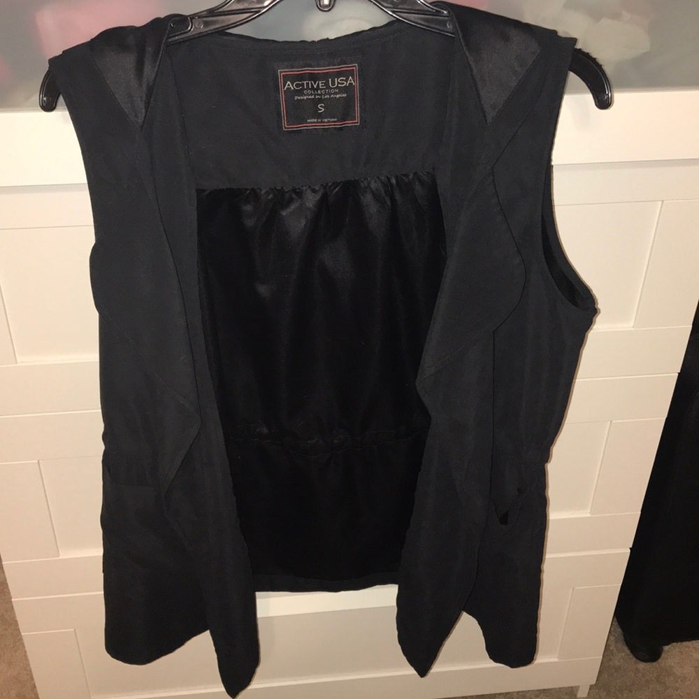 Black light weight utility vest with hood